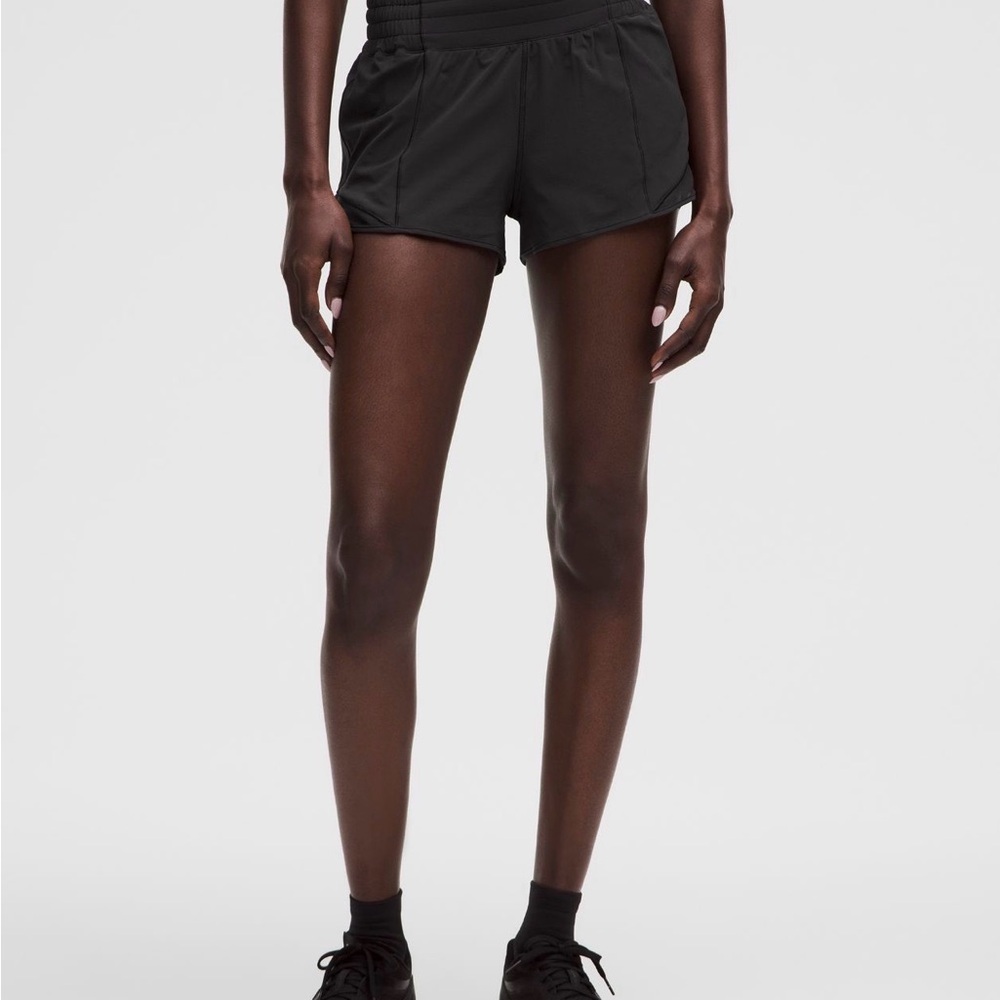 Lululemon Black Hotty Hots 2.5 inch Size 6